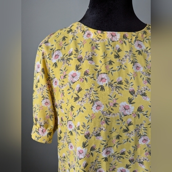 Breezy Spring Summer Floral Yellow Blouse Size S - Picture 2 of 8